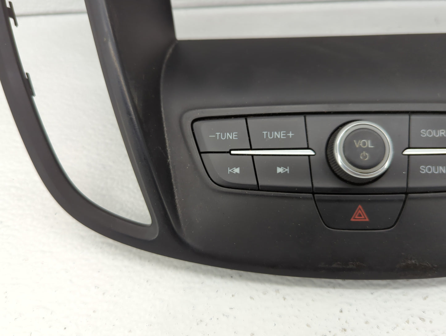 2017-2017 Jeep Cherokee Radio Control Panel - Oemusedautoparts1.com