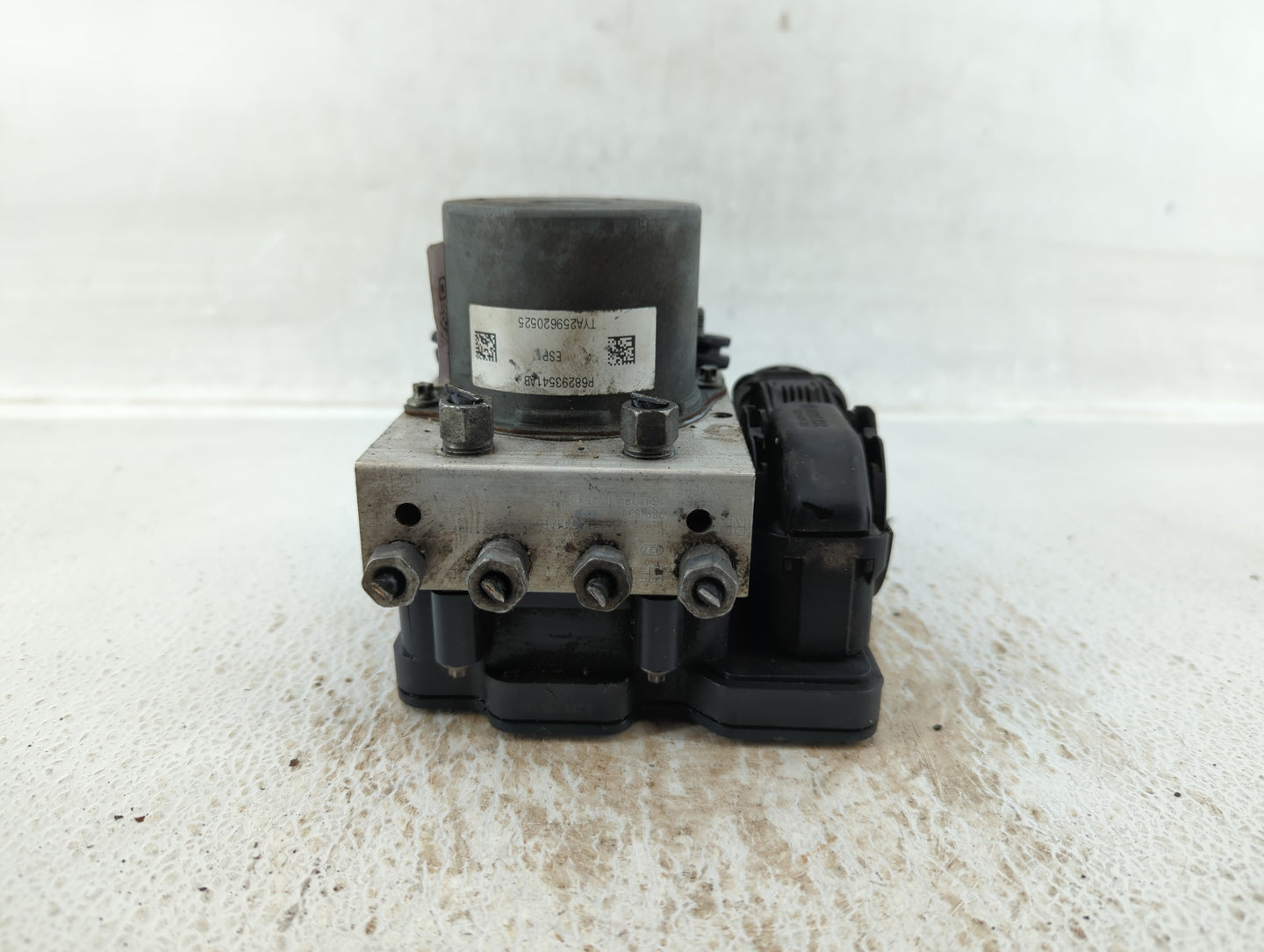 2017 Jeep Cherokee ABS Pump Control Module Replacement P/N:P68293541AB Fits OEM Used Auto Parts - Oemusedautoparts1.com