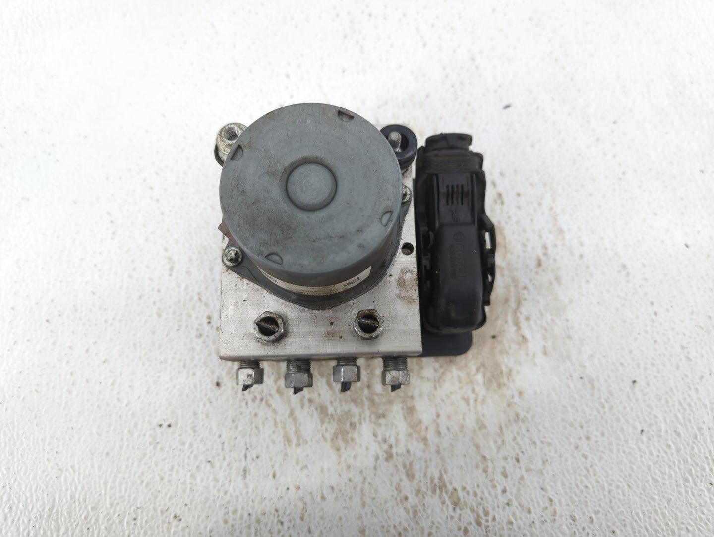 2017 Jeep Cherokee ABS Pump Control Module Replacement P/N:P68293541AB Fits OEM Used Auto Parts - Oemusedautoparts1.com