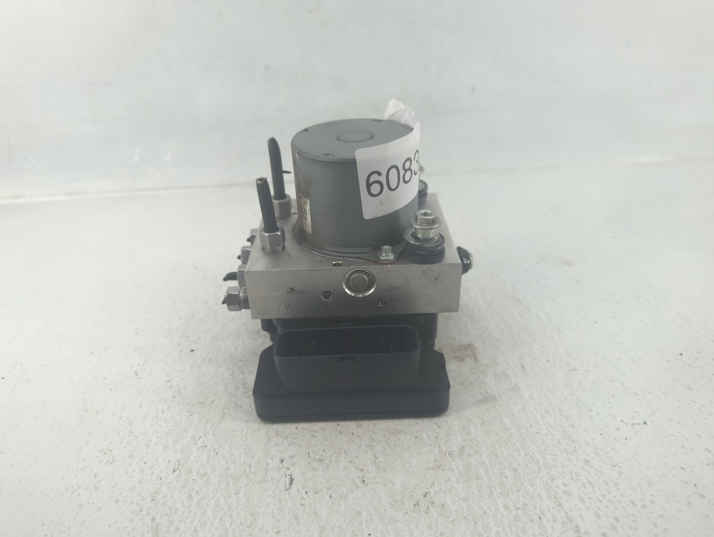 2017 Jeep Cherokee ABS Pump Control Module Replacement P/N:269 834 68293541AB Fits OEM Used Auto Parts - Oemusedautoparts1.c