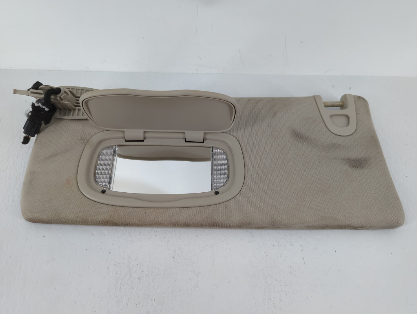 2014-2018 Jeep Cherokee Sun Visor Shade Replacement Driver Left Mirror Fits Fits 2014 2015 2016 2017 2018 OEM Used Auto Part