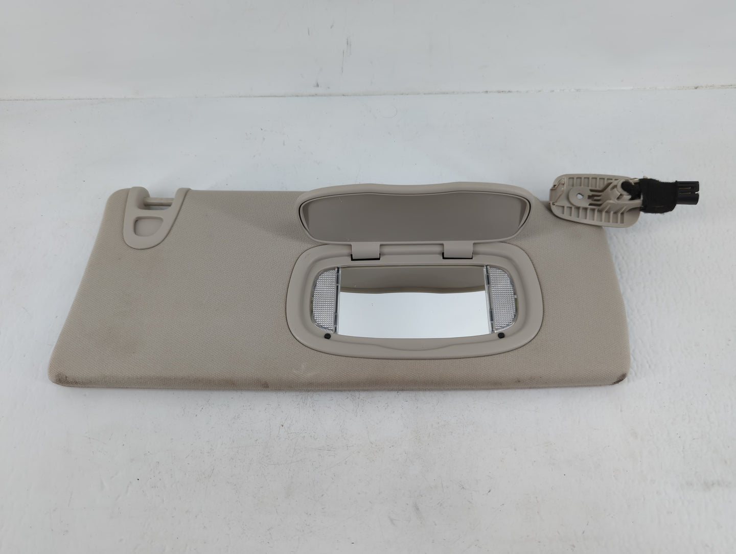 2014-2018 Jeep Cherokee Sun Visor Shade Replacement Passenger Right Mirror Fits Fits 2014 2015 2016 2017 2018 OEM Used Auto 