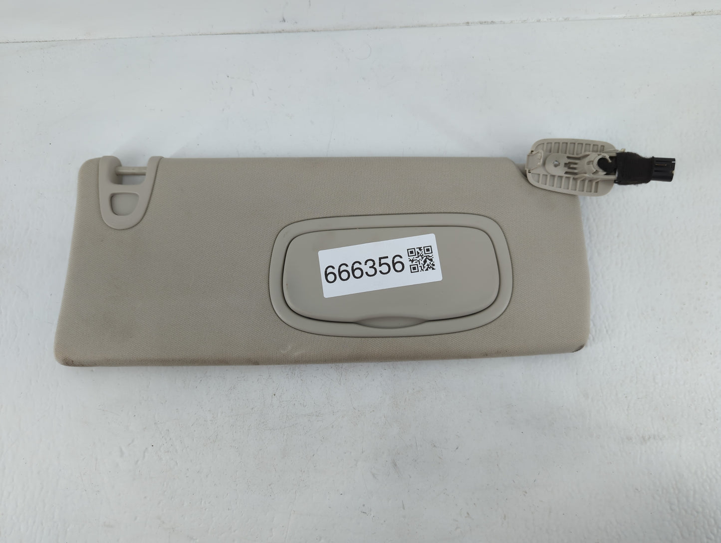 2014-2018 Jeep Cherokee Sun Visor Shade Replacement Passenger Right Mirror Fits Fits 2014 2015 2016 2017 2018 OEM Used Auto 