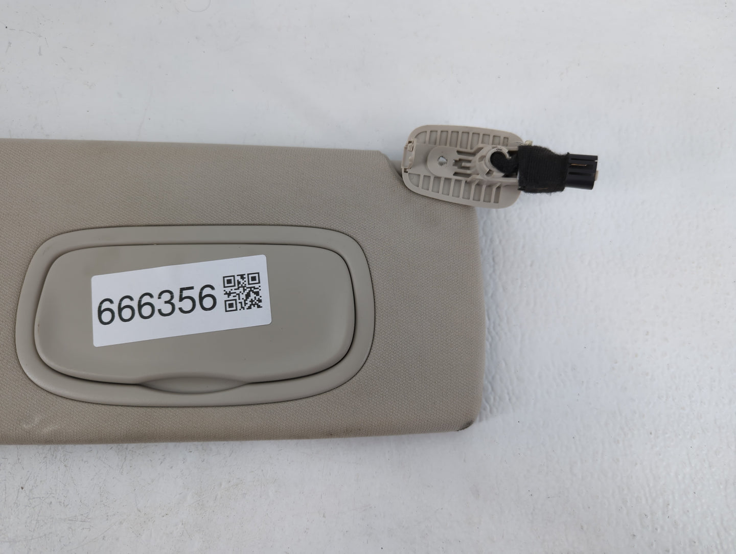 2014-2018 Jeep Cherokee Sun Visor Shade Replacement Passenger Right Mirror Fits Fits 2014 2015 2016 2017 2018 OEM Used Auto 