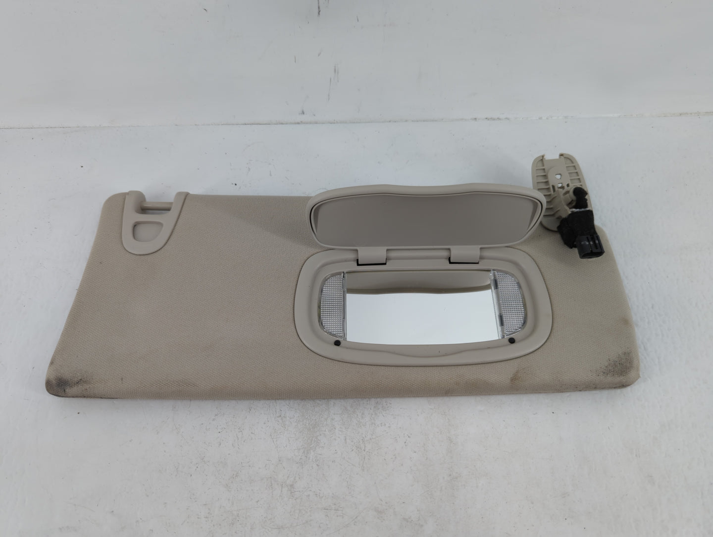 2014-2018 Jeep Cherokee Sun Visor Shade Replacement Passenger Right Mirror Fits Fits 2014 2015 2016 2017 2018 OEM Used Auto 
