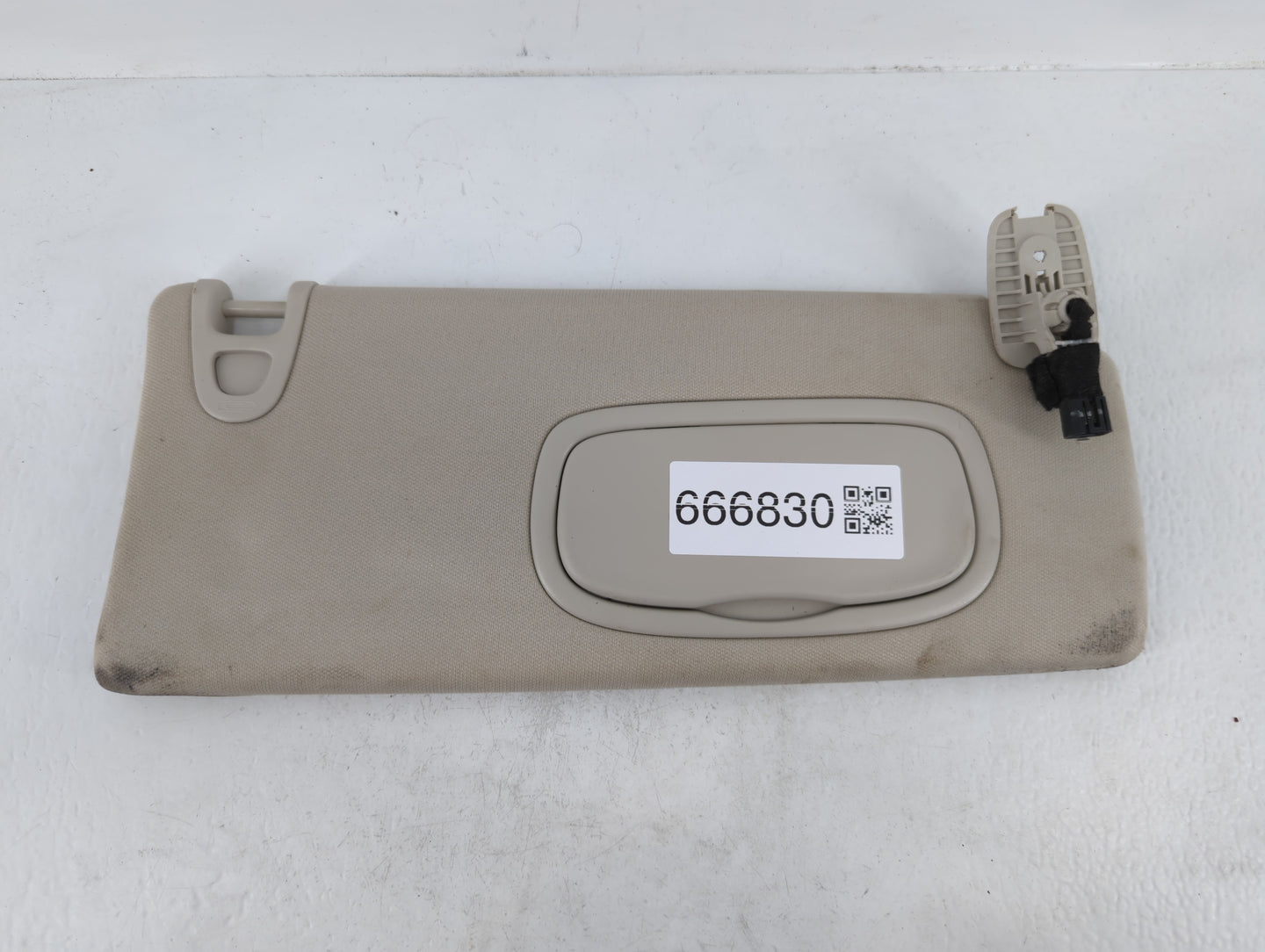 2014-2018 Jeep Cherokee Sun Visor Shade Replacement Passenger Right Mirror Fits Fits 2014 2015 2016 2017 2018 OEM Used Auto 