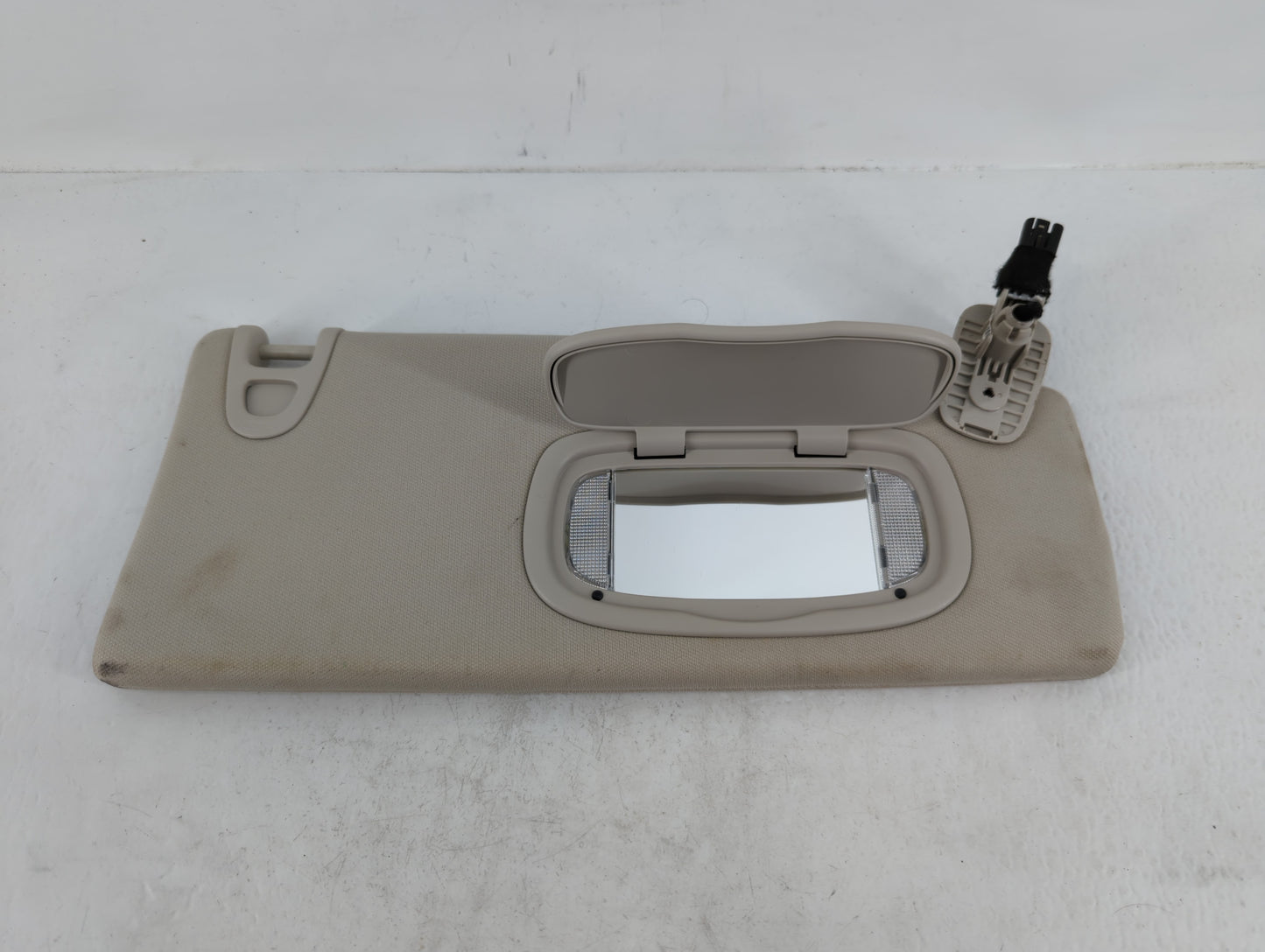 2014-2018 Jeep Cherokee Sun Visor Shade Replacement Passenger Right Mirror Fits Fits 2014 2015 2016 2017 2018 OEM Used Auto 