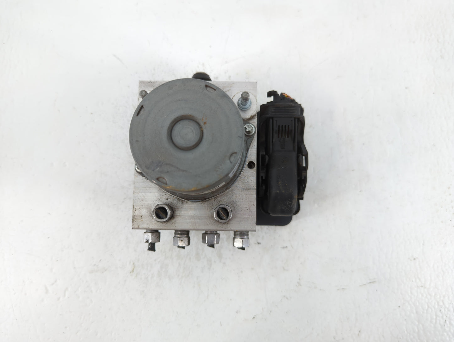 2017 Jeep Cherokee ABS Pump Control Module Replacement P/N:P68293541AB Fits OEM Used Auto Parts - Oemusedautoparts1.com
