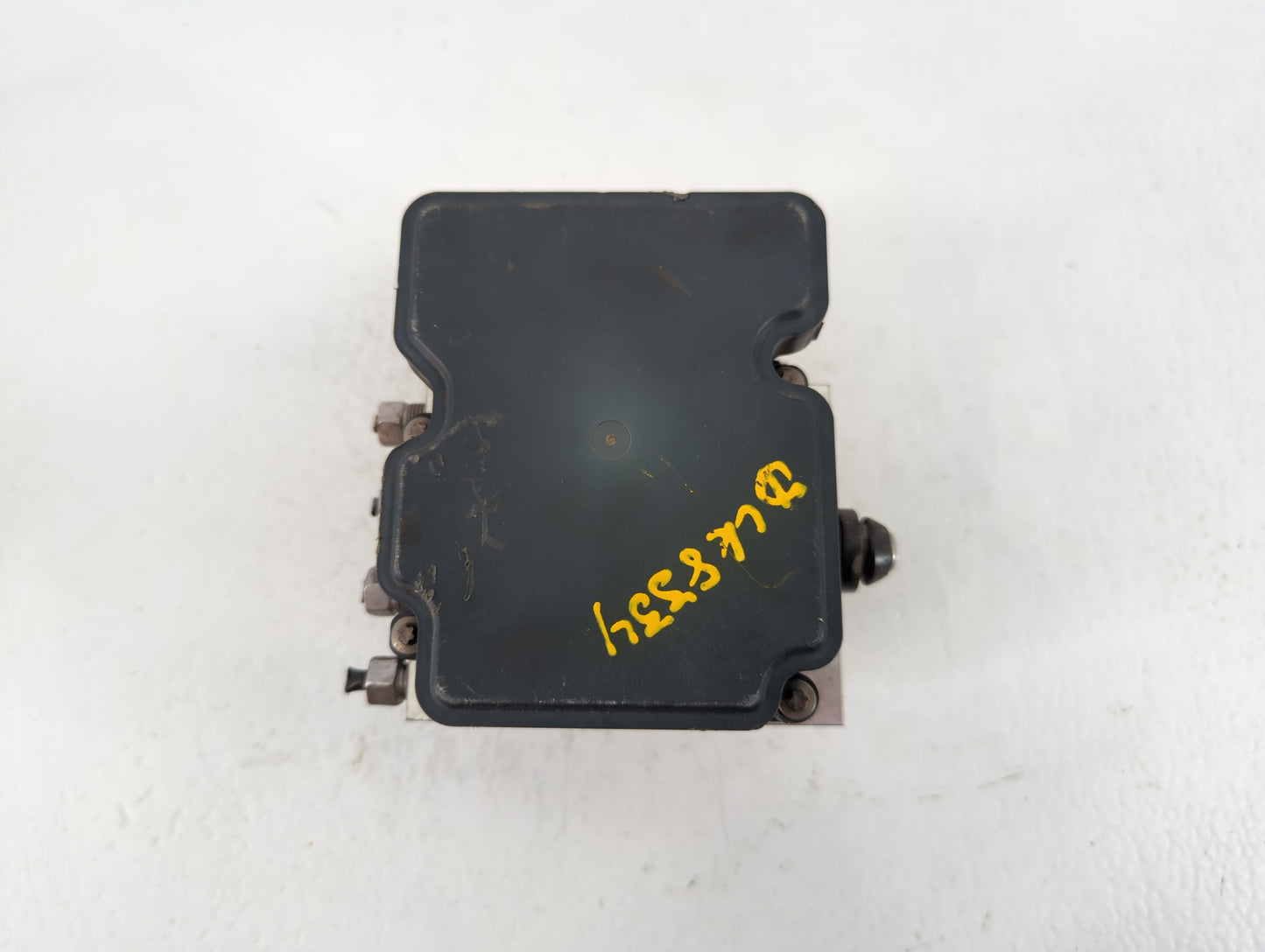 2017 Jeep Cherokee ABS Pump Control Module Replacement P/N:P68293541AB Fits OEM Used Auto Parts - Oemusedautoparts1.com