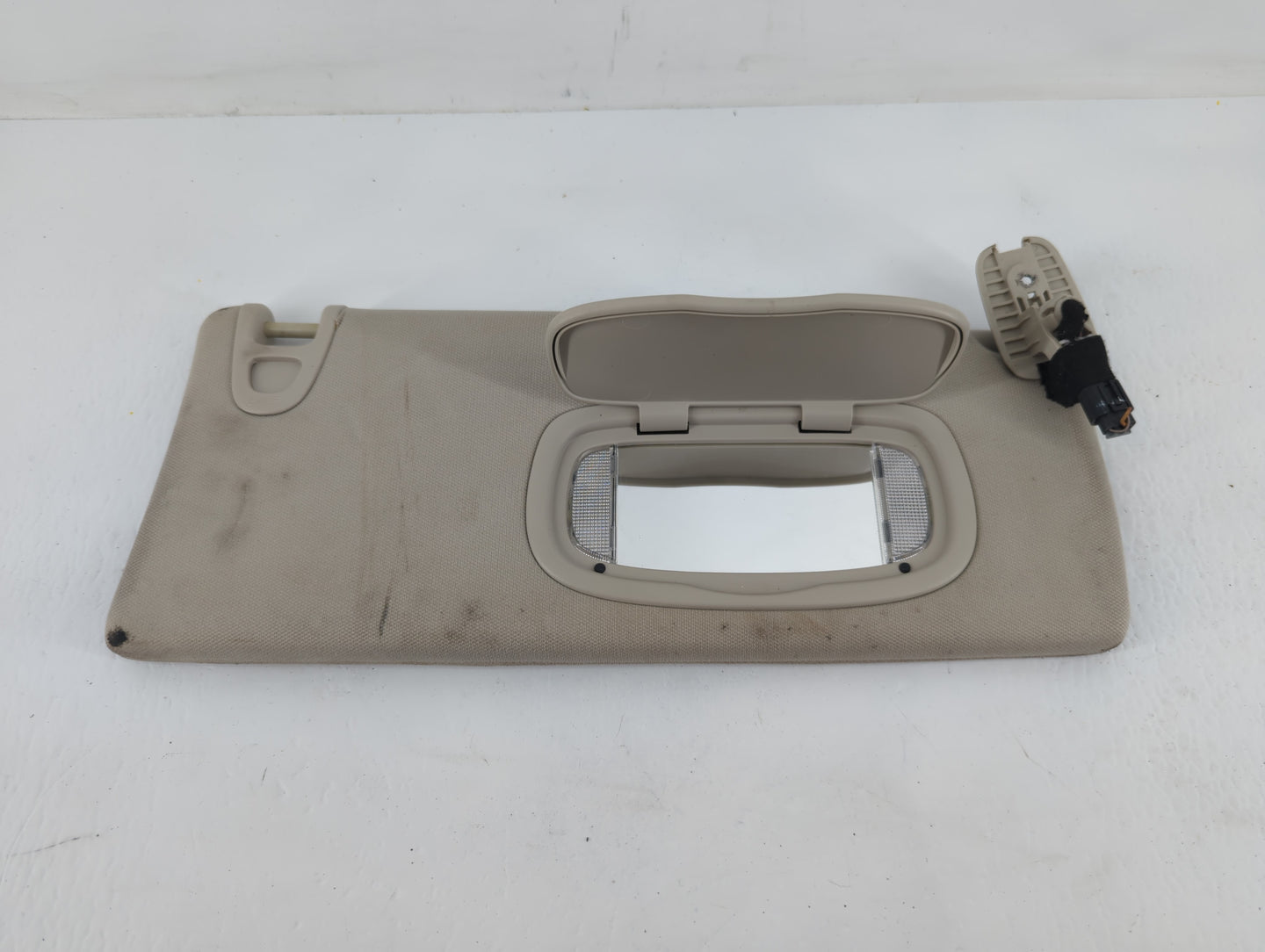 2014-2018 Jeep Cherokee Sun Visor Shade Replacement Passenger Right Mirror Fits Fits 2014 2015 2016 2017 2018 OEM Used Auto 