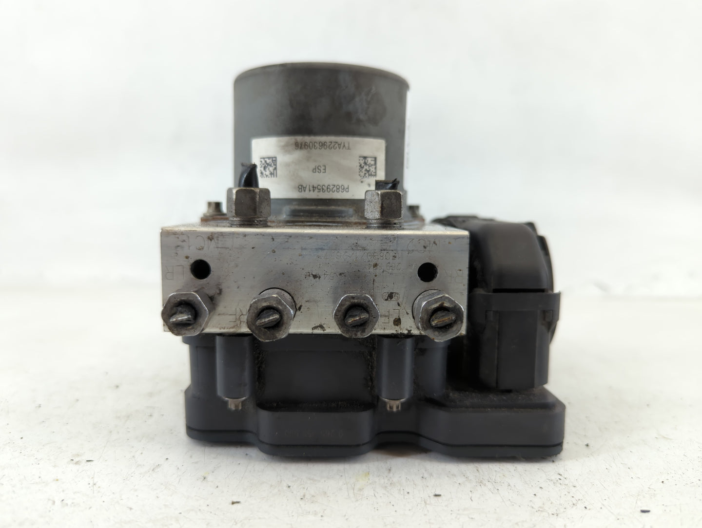 2017 Jeep Cherokee ABS Pump Control Module Replacement P/N:P68293541AB Fits OEM Used Auto Parts - Oemusedautoparts1.com