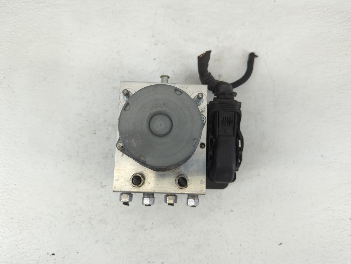 2017 Jeep Cherokee ABS Pump Control Module Replacement P/N:P68293541AB Fits OEM Used Auto Parts - Oemusedautoparts1.com