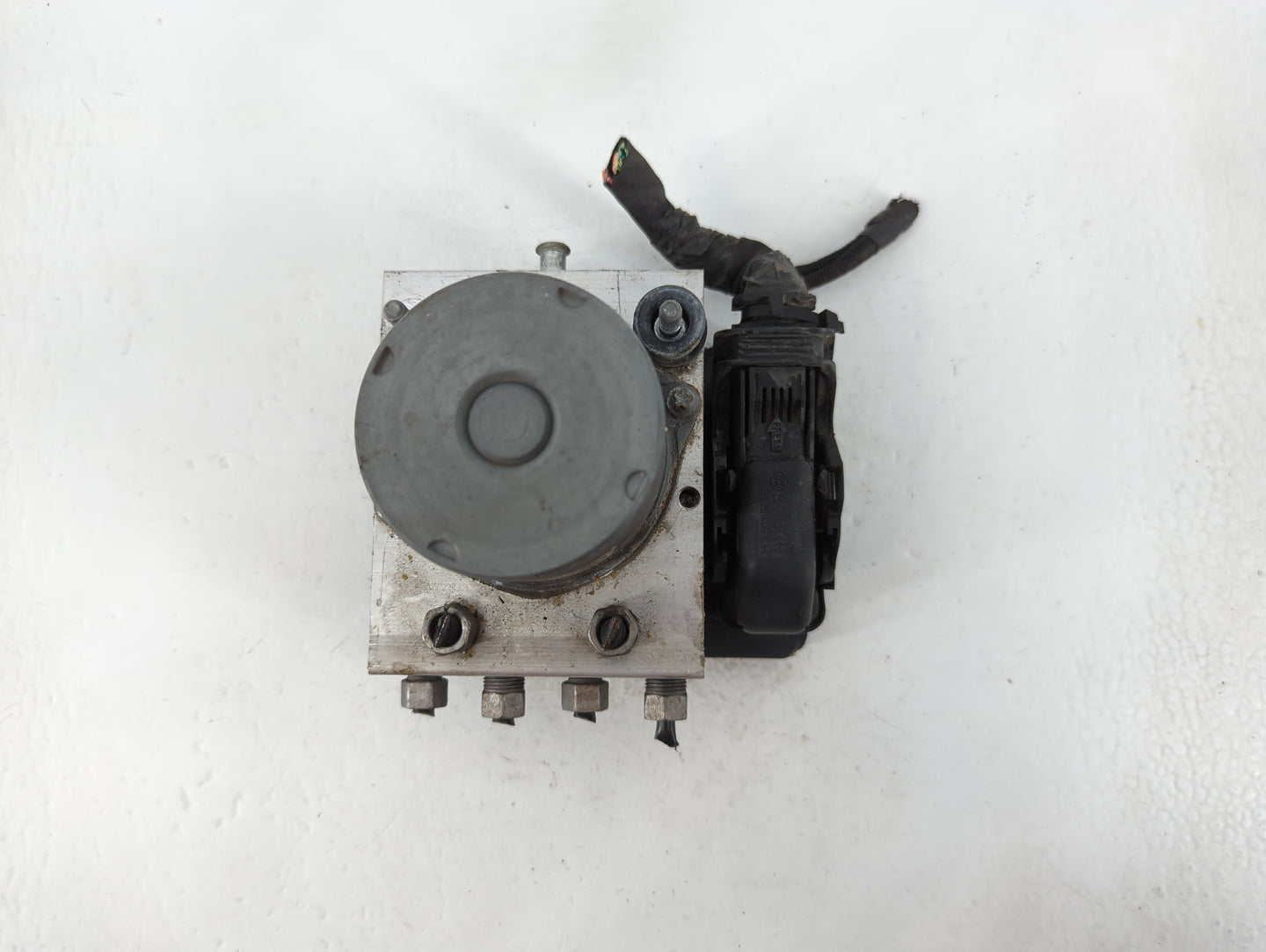 2017 Jeep Cherokee ABS Pump Control Module Replacement P/N:68293541AB Fits OEM Used Auto Parts - Oemusedautoparts1.com
