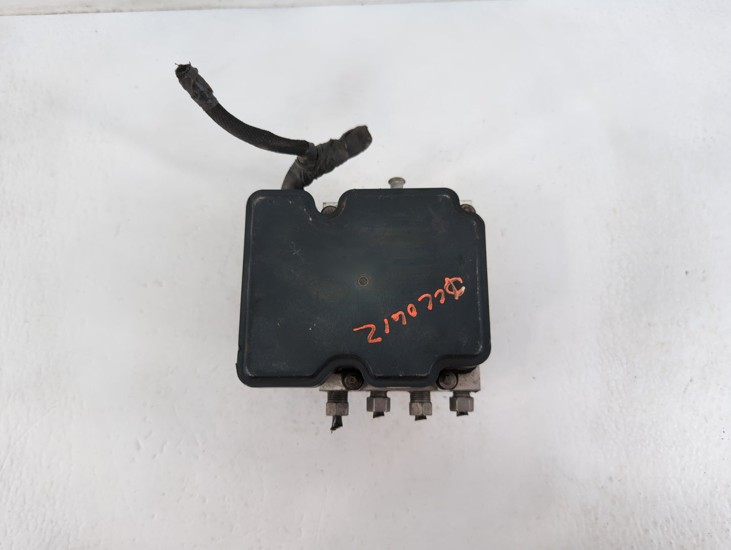 2017 Jeep Cherokee ABS Pump Control Module Replacement P/N:68293541AB Fits OEM Used Auto Parts - Oemusedautoparts1.com
