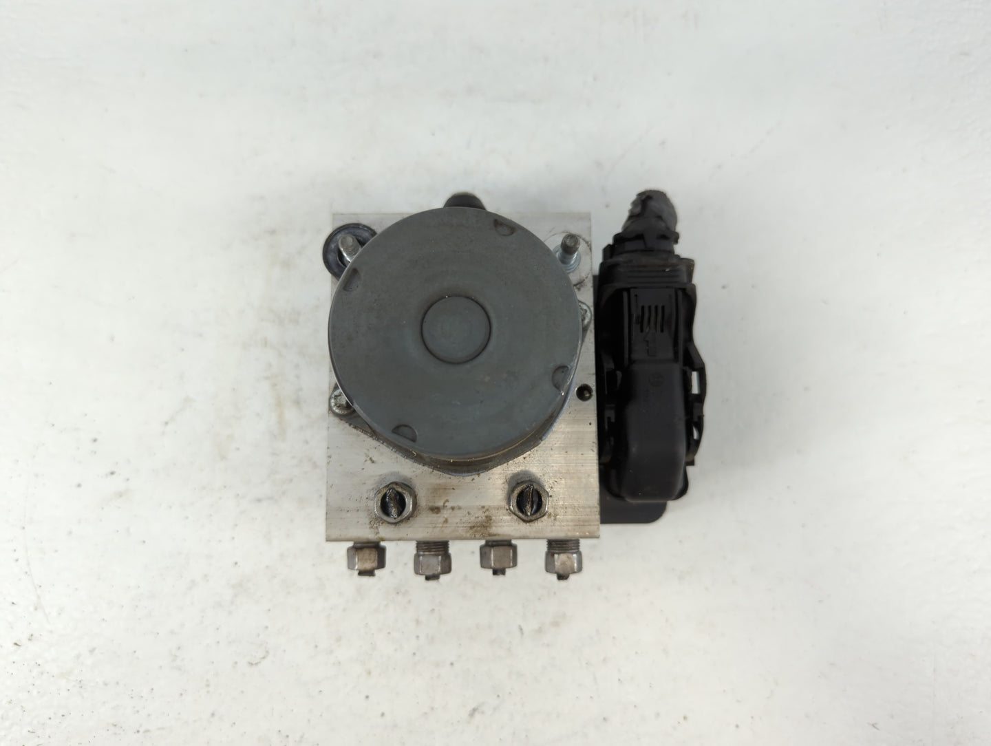 2017 Jeep Cherokee ABS Pump Control Module Replacement P/N:P68293541AB Fits OEM Used Auto Parts - Oemusedautoparts1.com