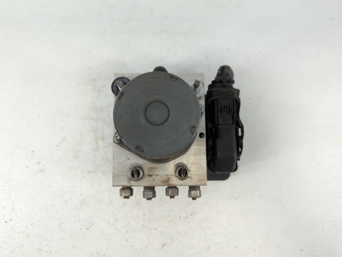 2017 Jeep Cherokee ABS Pump Control Module Replacement P/N:P68293541AB Fits OEM Used Auto Parts - Oemusedautoparts1.com