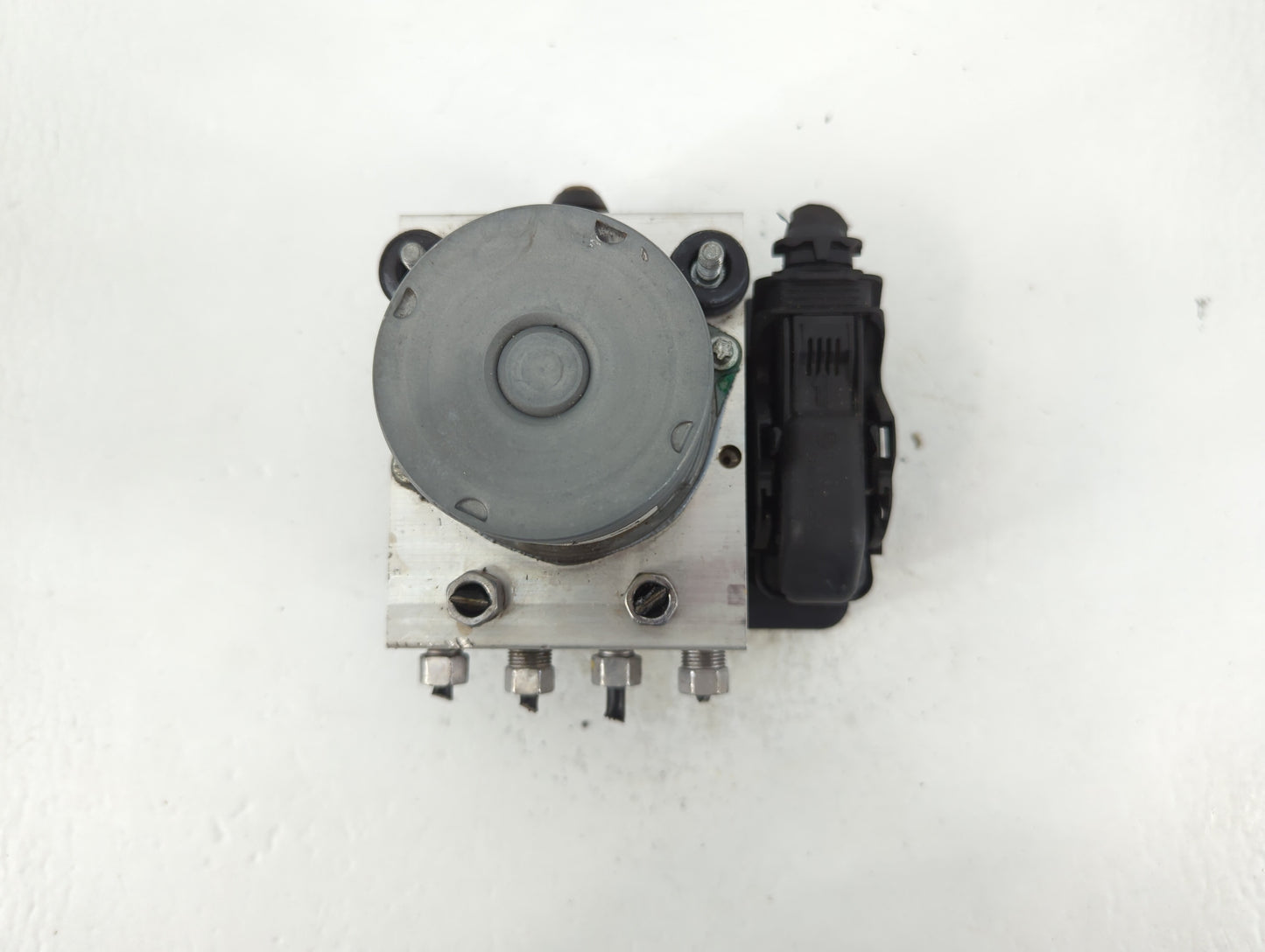 2017 Jeep Cherokee ABS Pump Control Module Replacement P/N:P68293541AB Fits OEM Used Auto Parts - Oemusedautoparts1.com