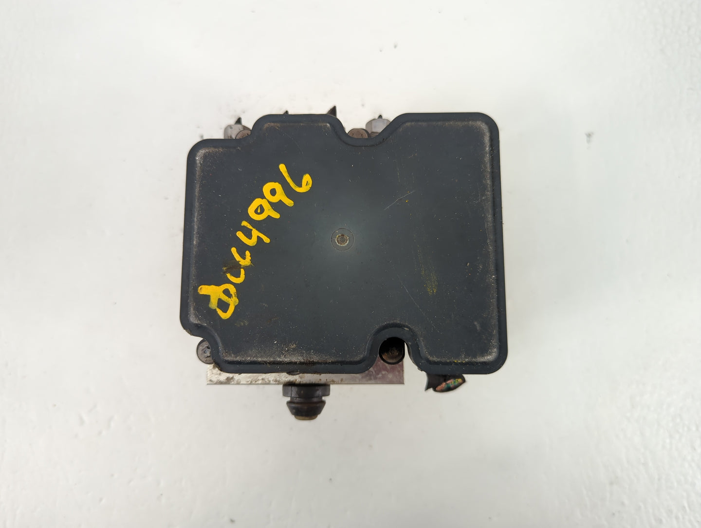 2017 Jeep Cherokee ABS Pump Control Module Replacement P/N:P68293541AB Fits OEM Used Auto Parts - Oemusedautoparts1.com