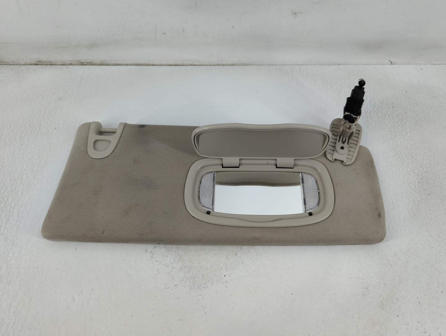 2014-2018 Jeep Cherokee Sun Visor Shade Replacement Passenger Right Mirror Fits Fits 2014 2015 2016 2017 2018 OEM Used Auto 