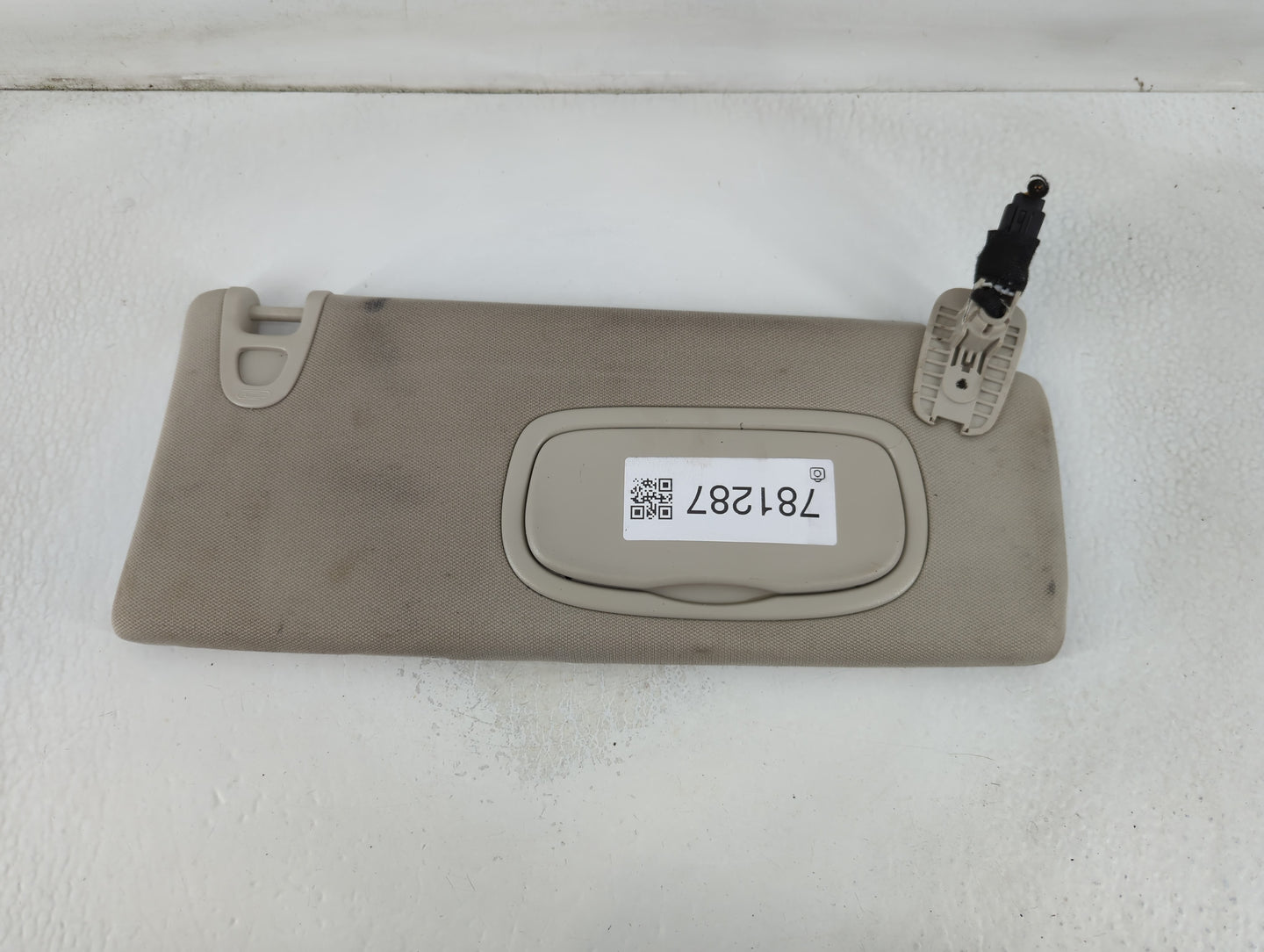 2014-2018 Jeep Cherokee Sun Visor Shade Replacement Passenger Right Mirror Fits Fits 2014 2015 2016 2017 2018 OEM Used Auto 