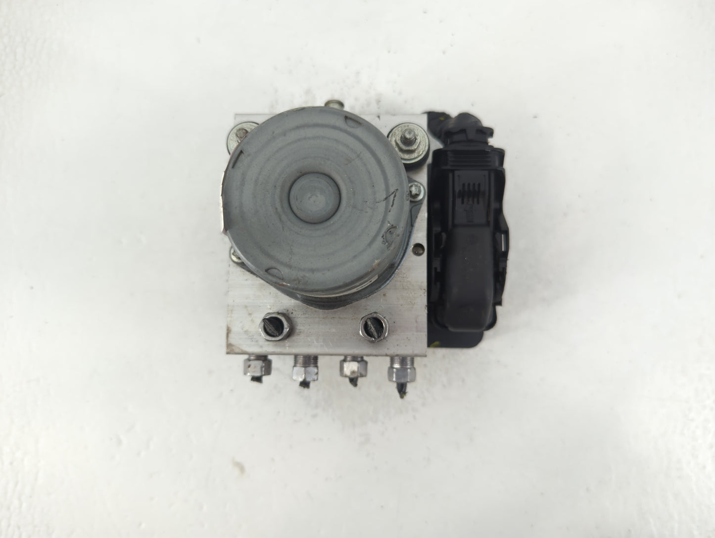 2017 Jeep Cherokee ABS Pump Control Module Replacement P/N:68293541AB Fits OEM Used Auto Parts - Oemusedautoparts1.com