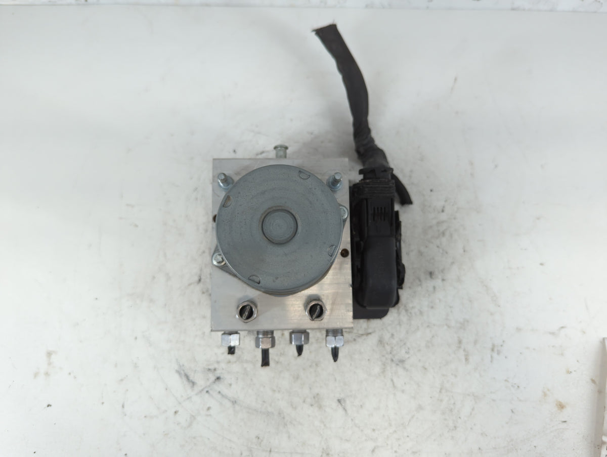 2017 Jeep Cherokee Anti-Lock Brake ABS Pump Module Actuator OEM P/N:P6829541AB Fits OEM Used Auto Parts - Oemusedautoparts1.