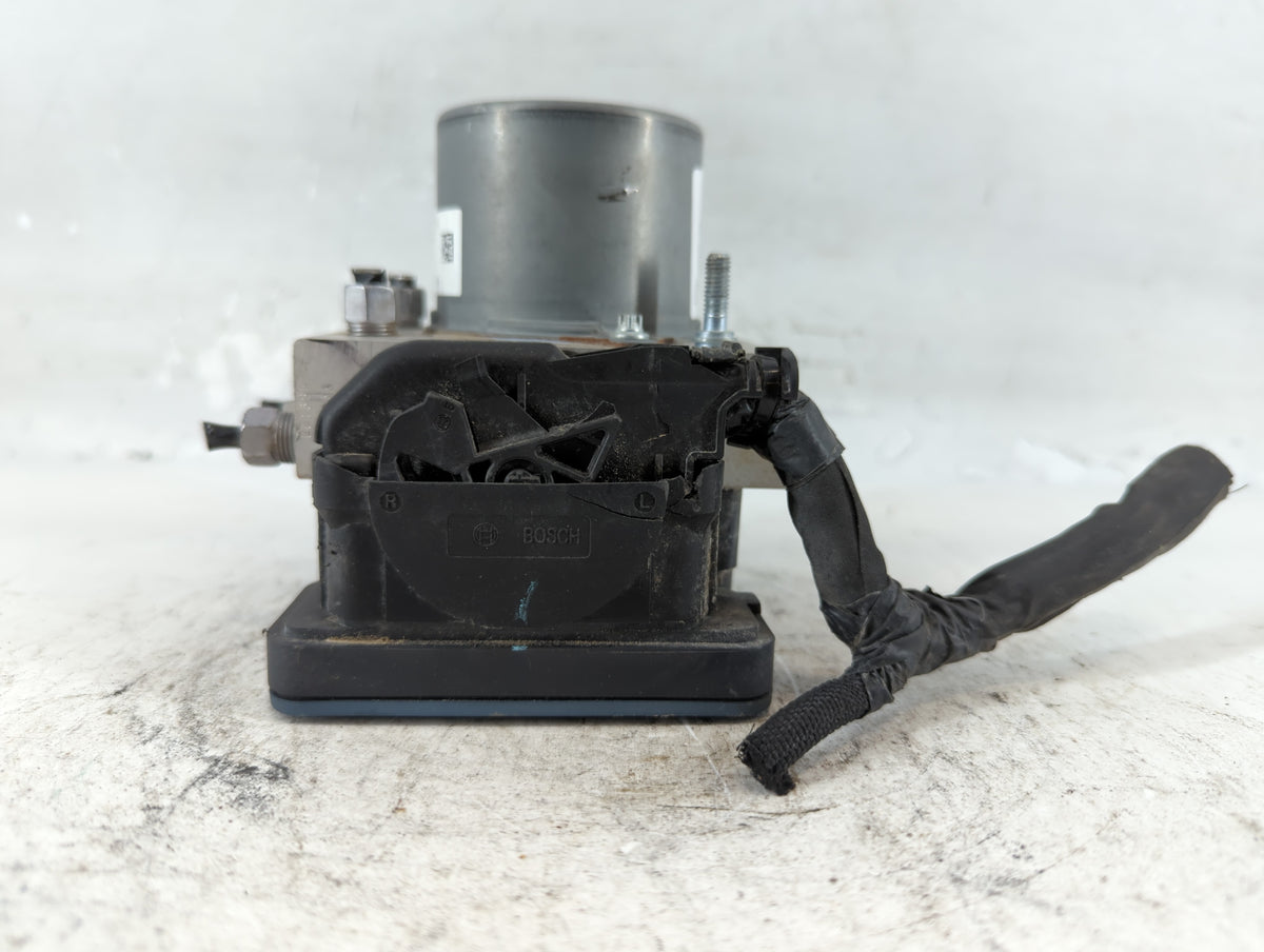 2017 Jeep Cherokee Anti-Lock Brake ABS Pump Module Actuator OEM P/N:P6829541AB Fits OEM Used Auto Parts - Oemusedautoparts1.