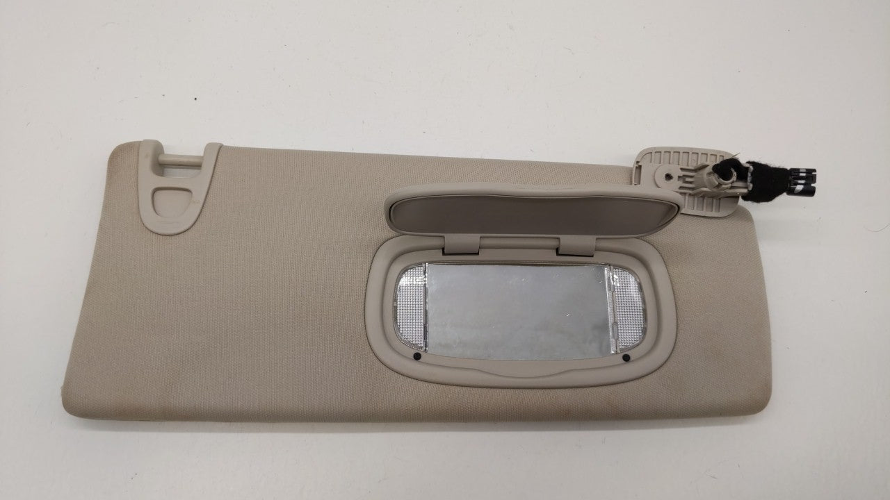 2017 Jeep Cherokee Sun Visor Shade Replacement Passenger Right Mirror Fits Fits 2014 2015 2016 2018 OEM Used Auto Parts - Oe