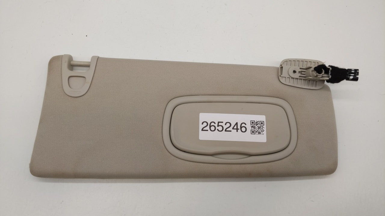 2017 Jeep Cherokee Sun Visor Shade Replacement Passenger Right Mirror Fits Fits 2014 2015 2016 2018 OEM Used Auto Parts - Oe