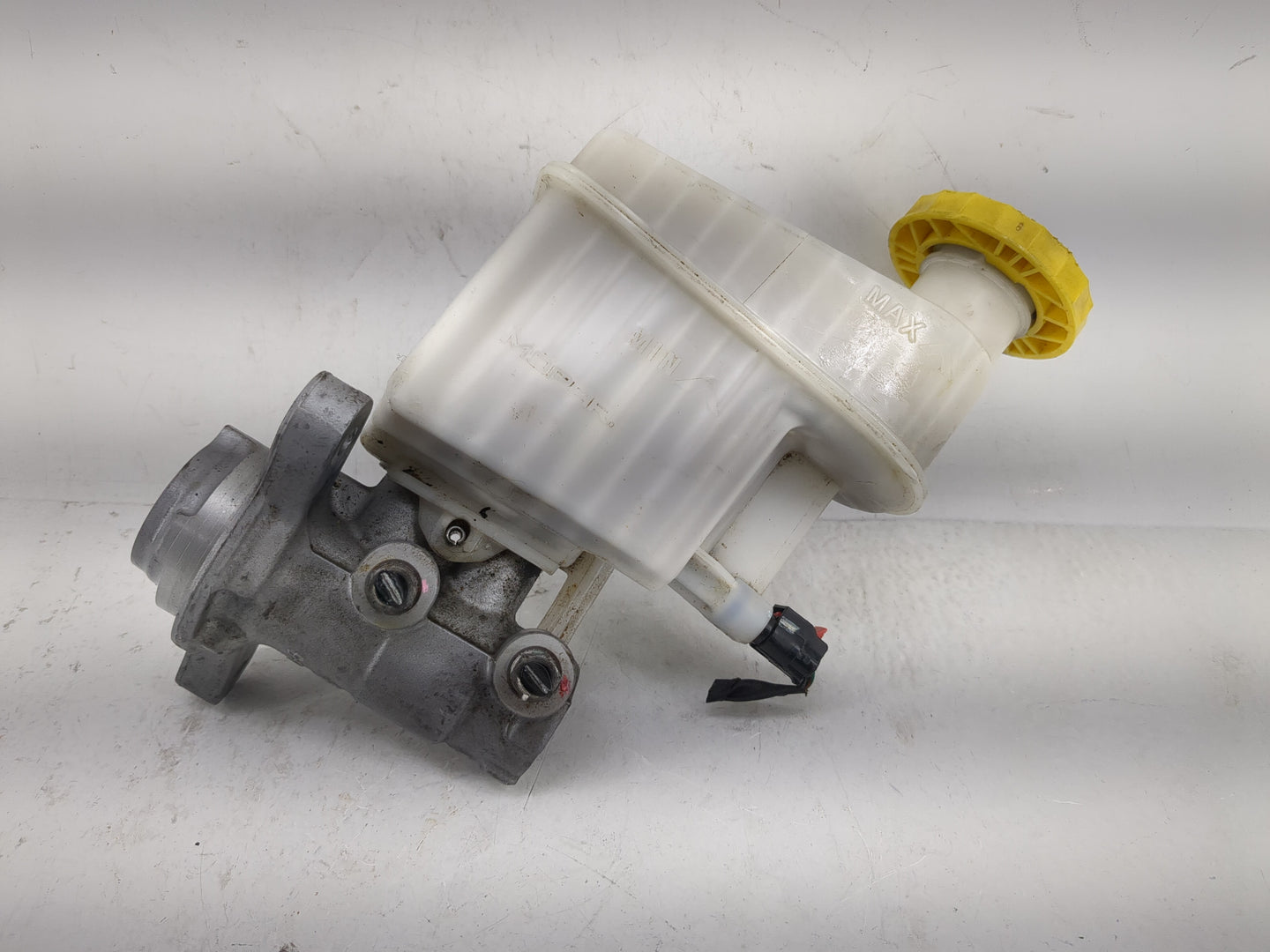2017 Jeep Compass Brake Master Cylinder - Oemusedautoparts1.com