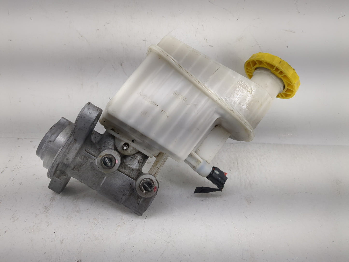 2017 Jeep Compass Brake Master Cylinder - Oemusedautoparts1.com