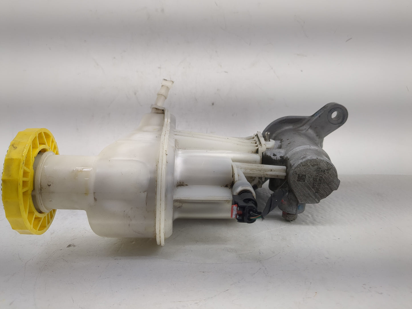 2017 Jeep Compass Brake Master Cylinder - Oemusedautoparts1.com