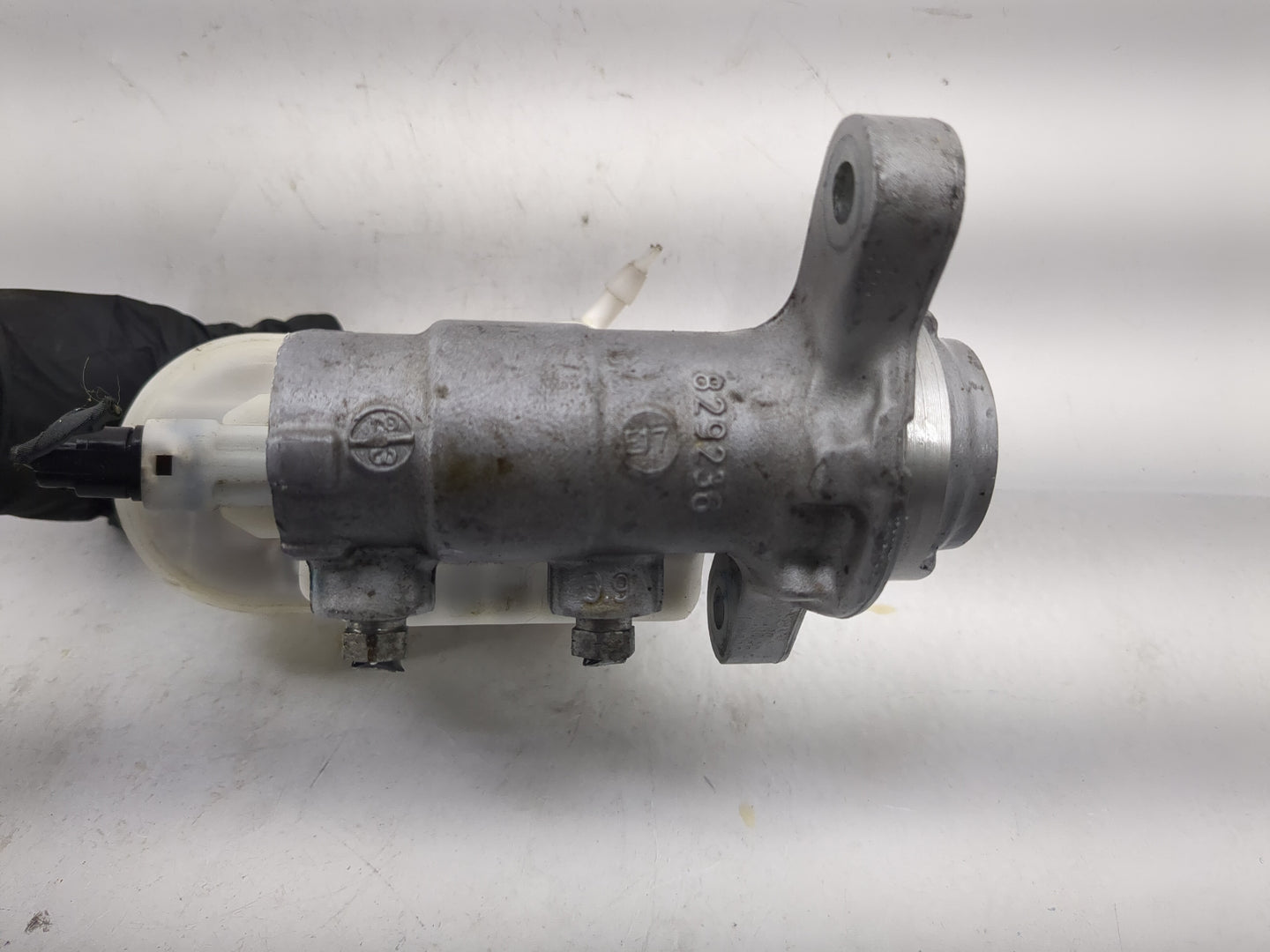 2017 Jeep Compass Brake Master Cylinder - Oemusedautoparts1.com