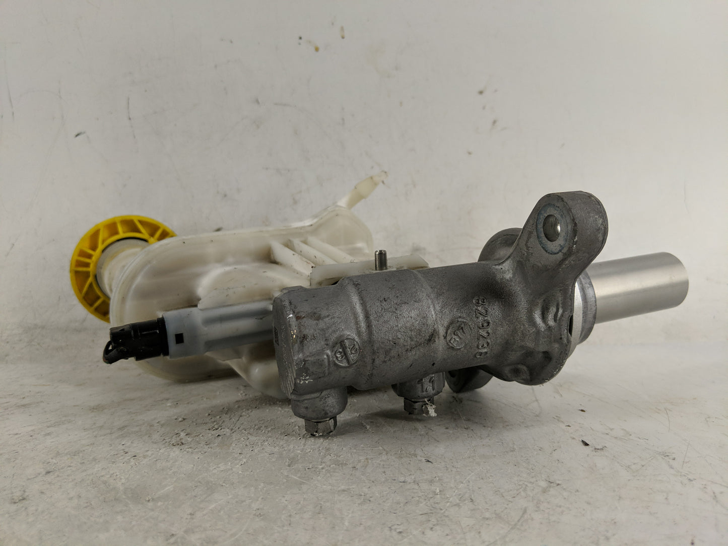 2017 Jeep Compass Brake Master Cylinder 1221116 - Oemusedautoparts1.com