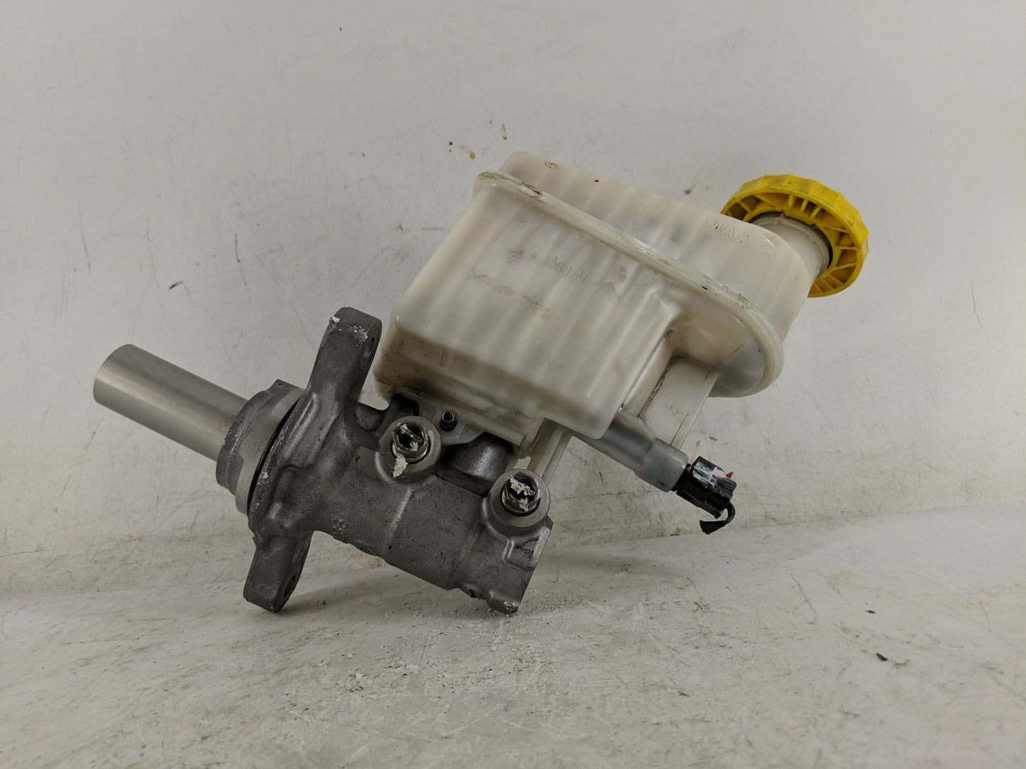 2017 Jeep Compass Brake Master Cylinder 1221116 - Oemusedautoparts1.com