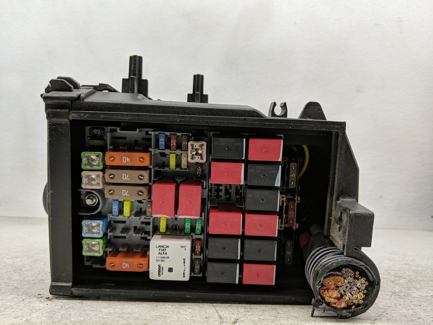 2017 Jeep Compass Fusebox Fuse Box Panel Relay Module P/N:52027004 Fits OEM Used Auto Parts - Oemusedautoparts1.com