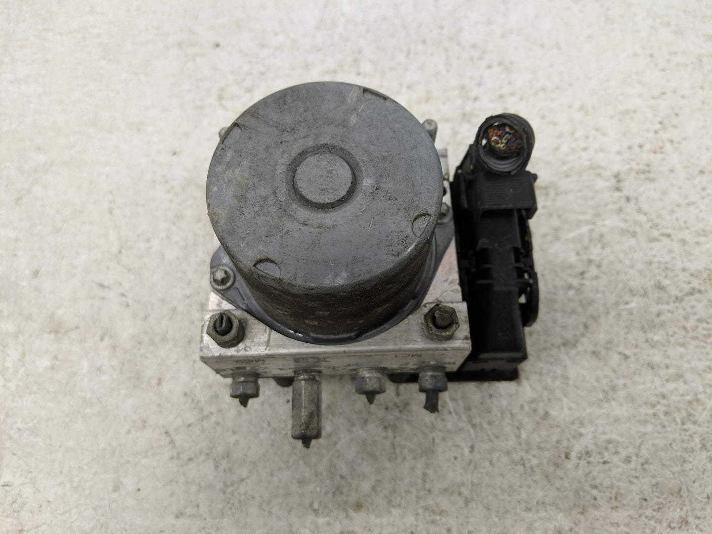2017 Jeep Compass ABS Pump Control Module Replacement P/N:88414 B1905 0 265 800 534 Fits Fits 2014 2015 2016 OEM Used Auto P