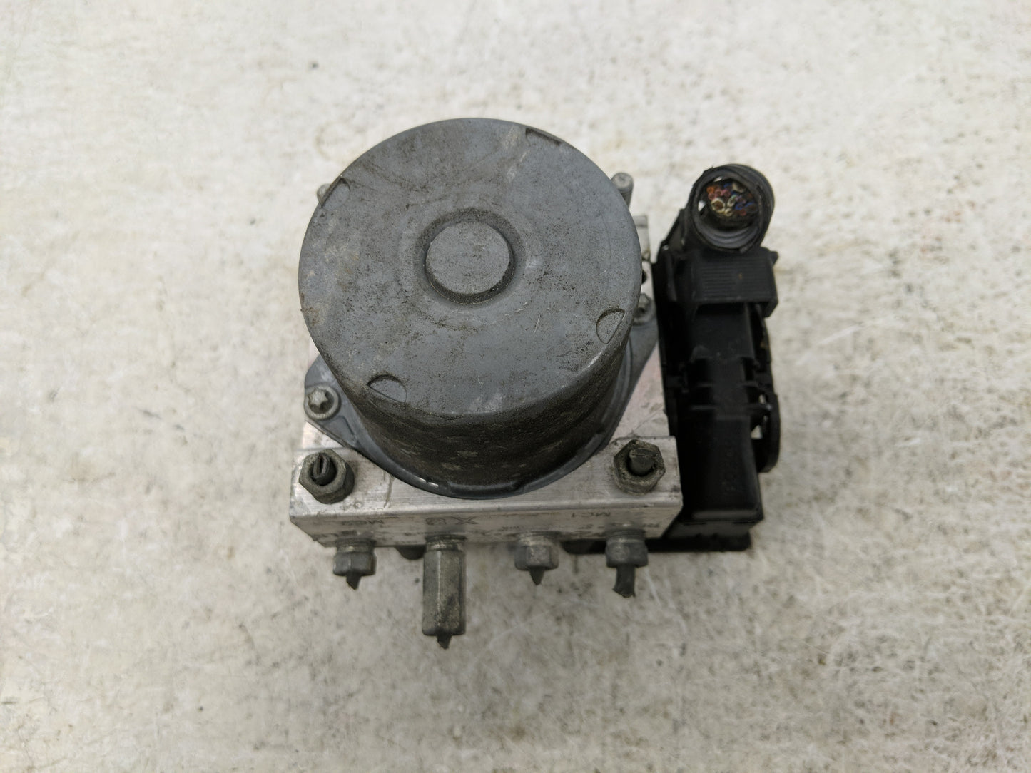 2017 Jeep Compass ABS Pump Control Module Replacement P/N:88414 B1905 0 265 800 534 Fits Fits 2014 2015 2016 OEM Used Auto P