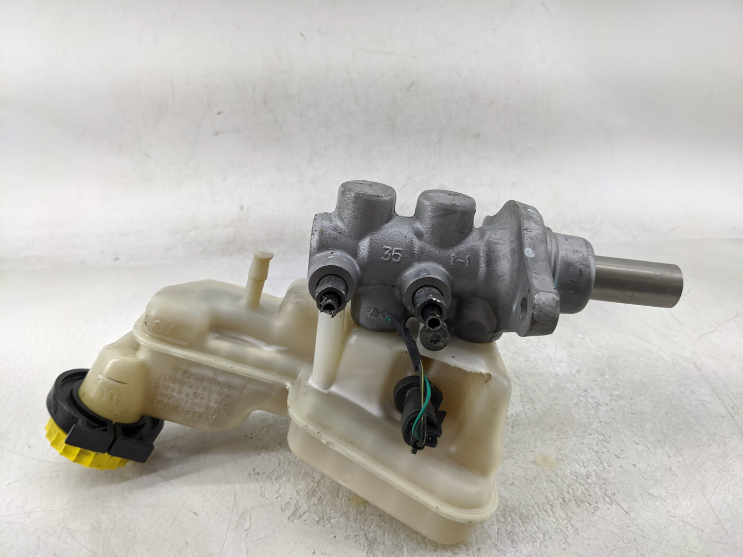 Jeep Compass Brake Master Cylinder 1376804 - Oemusedautoparts1.com