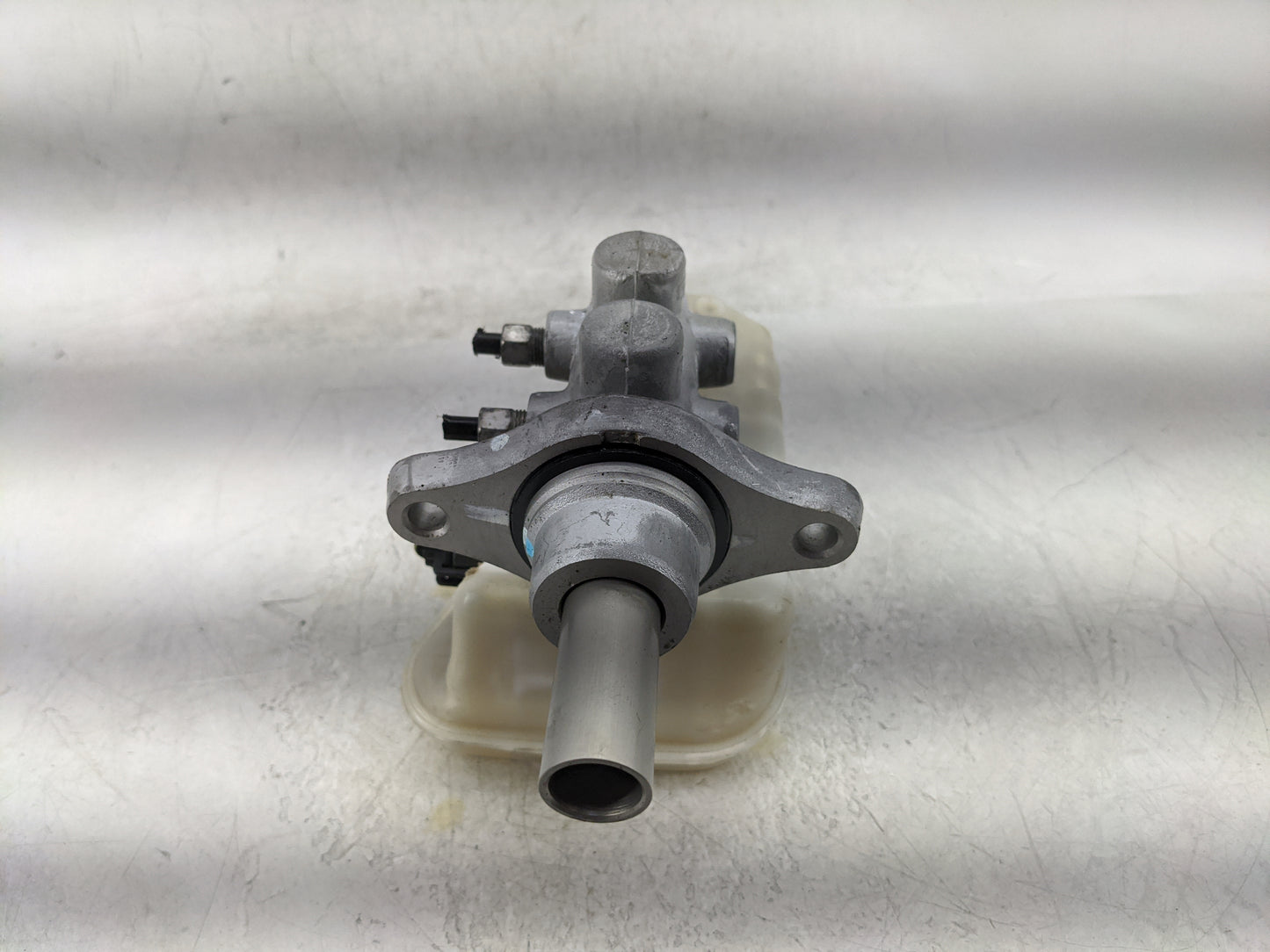 Jeep Compass Brake Master Cylinder 1376804 - Oemusedautoparts1.com