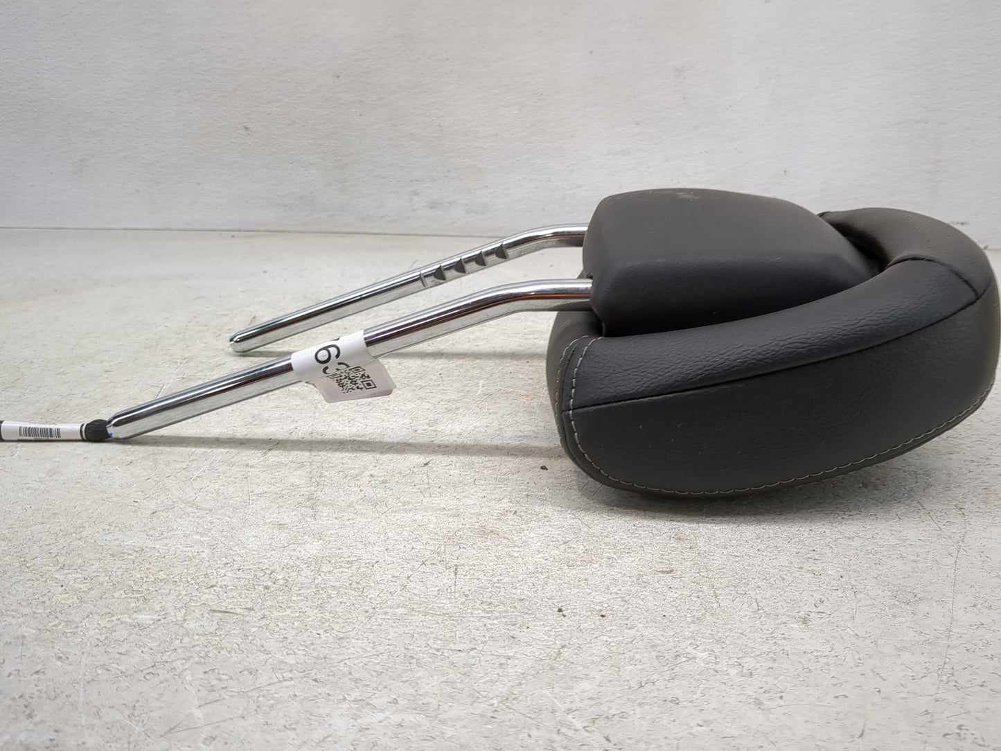 2017 Jeep Compass Headrest Head Rest Front Driver Seat Black - Oemusedautoparts1.com