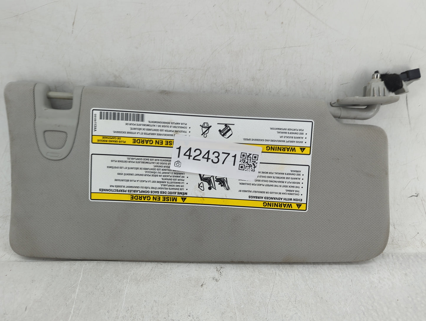 2017 Jeep Compass Sun Visor Shade Replacement Driver Left Mirror Fits OEM Used Auto Parts - Oemusedautoparts1.com
