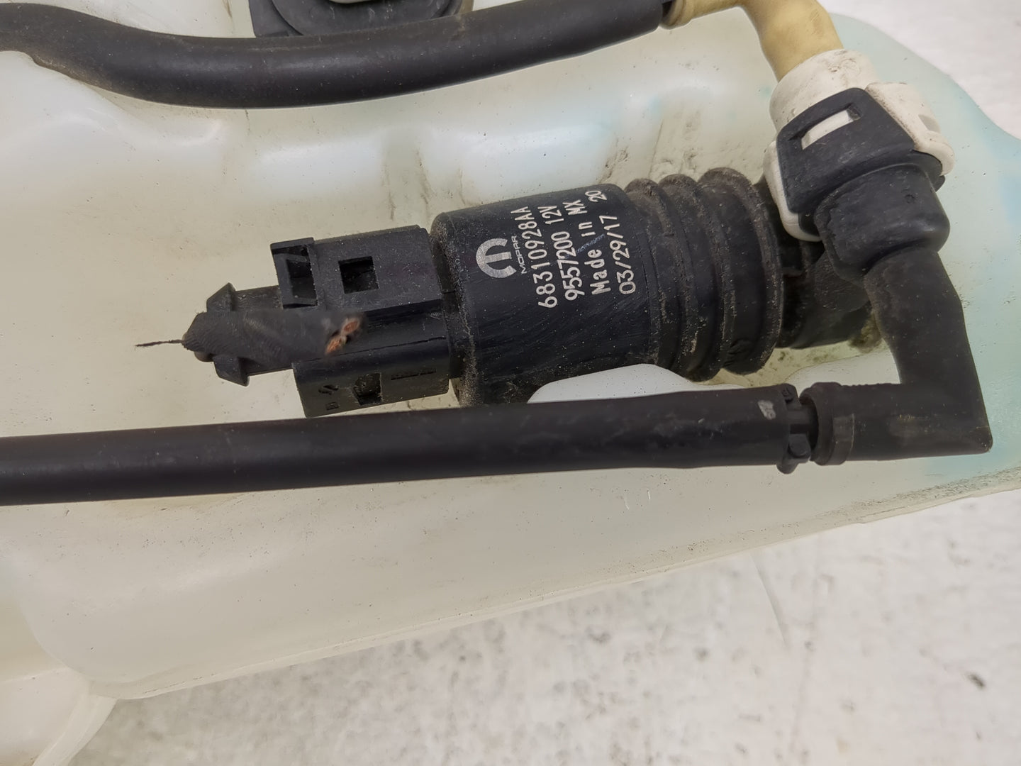 2017 Jeep Compass Windshield Washer Fluid Reservoir Bottle Oem - Oemusedautoparts1.com