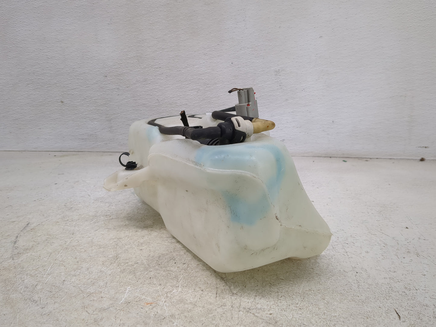 2017 Jeep Compass Windshield Washer Fluid Reservoir Bottle Oem - Oemusedautoparts1.com