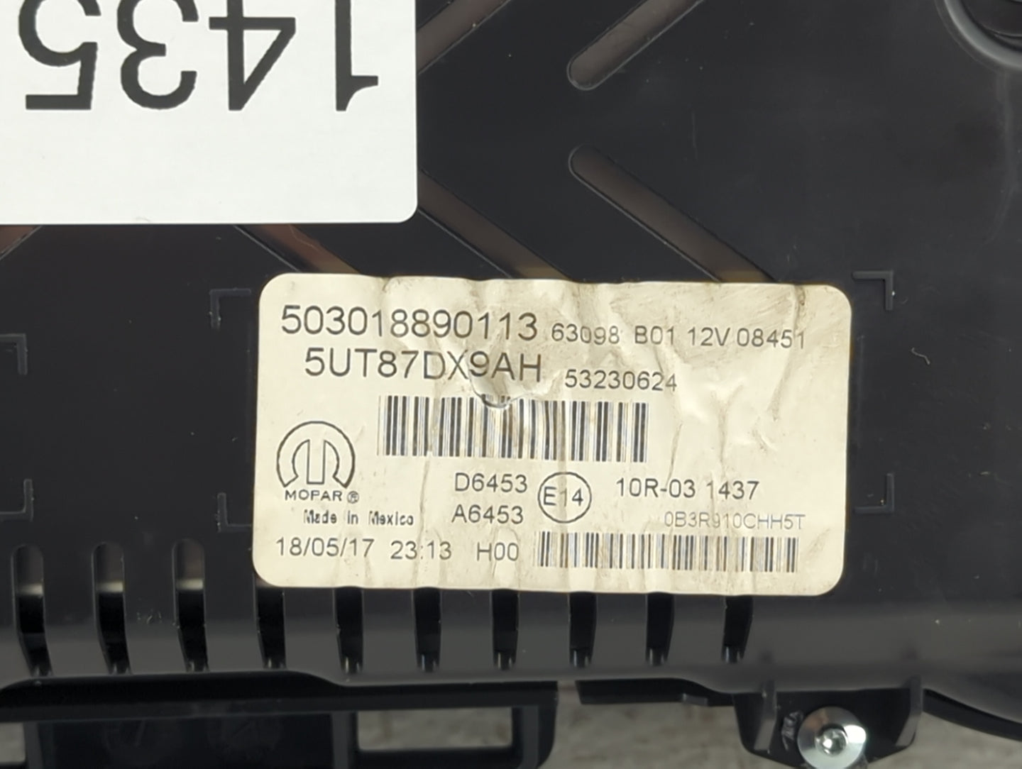 2017 Jeep Compass Instrument Cluster Speedometer Gauges P/N:5UT87DX9AH 503018890113 Fits OEM Used Auto Parts - Oemusedautopa