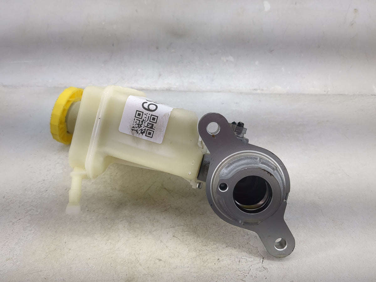 2017 Jeep Compass Brake Master Cylinder 1512839 - Oemusedautoparts1.com