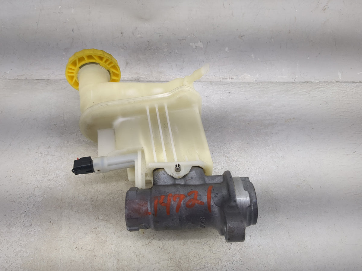 2017 Jeep Compass Brake Master Cylinder 1512839 - Oemusedautoparts1.com