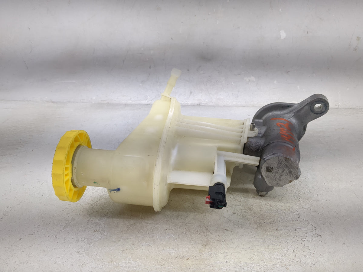 2017 Jeep Compass Brake Master Cylinder 1512839 - Oemusedautoparts1.com