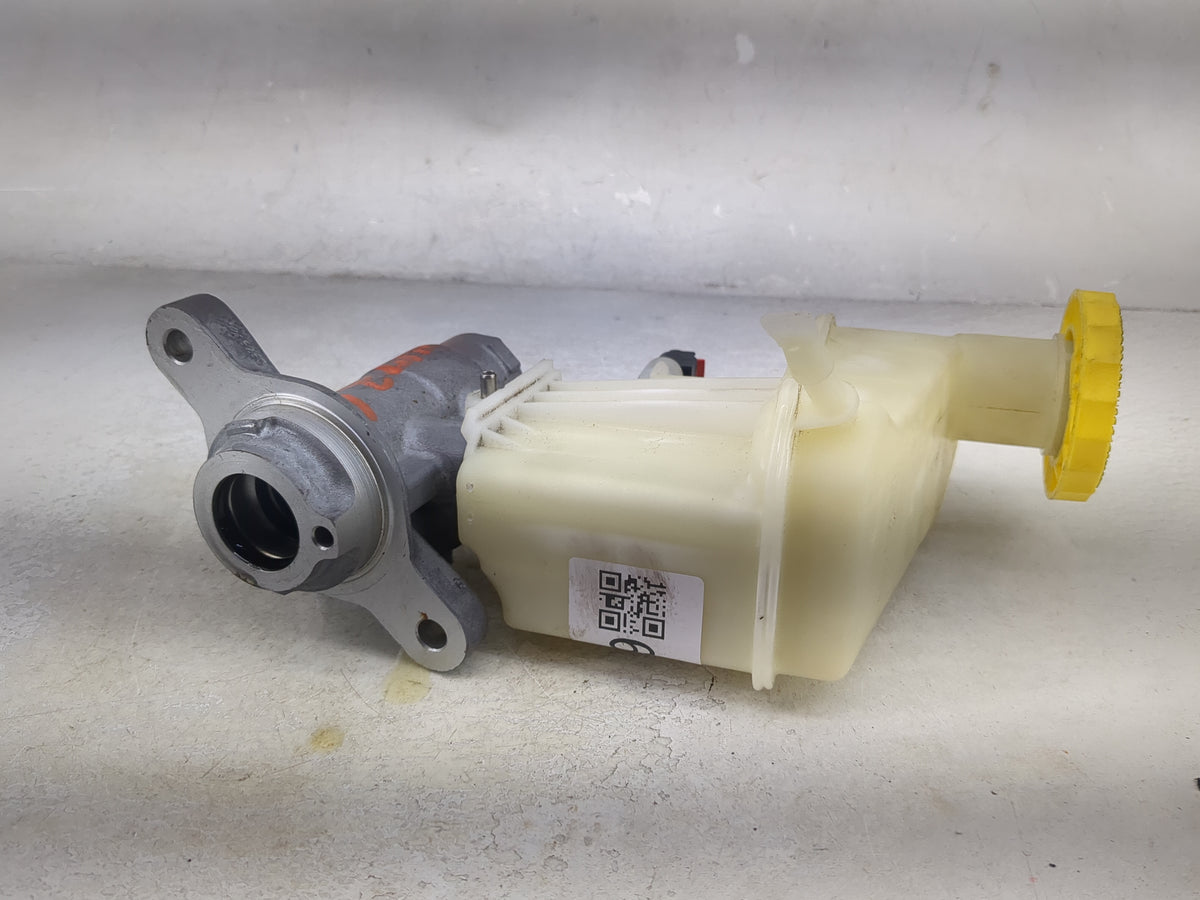 2017 Jeep Compass Brake Master Cylinder 1512839 - Oemusedautoparts1.com