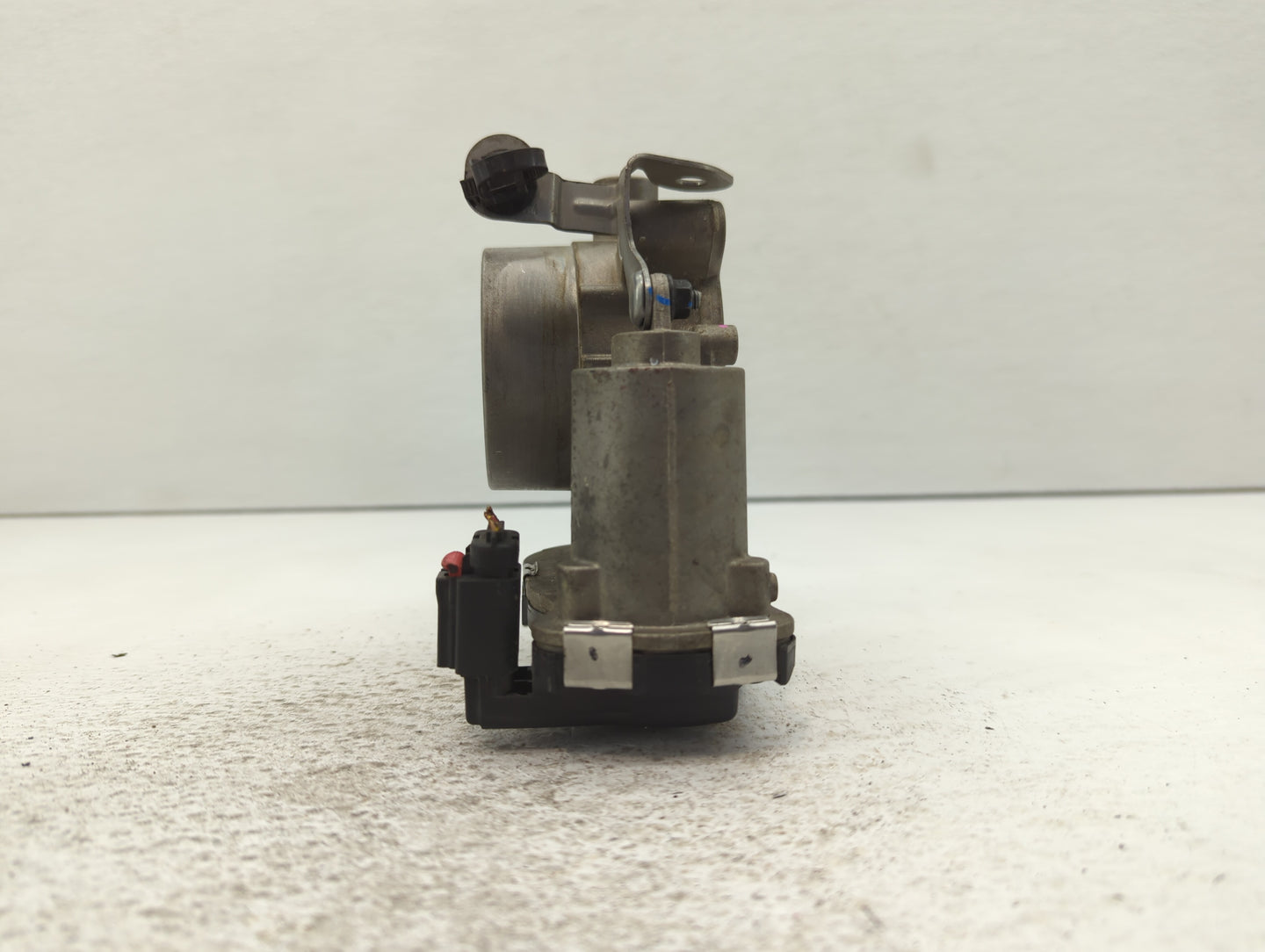 2017-2022 Jeep Compass Throttle Body P/N:04891970AB Fits Fits 2014 2015 2016 2017 2018 2019 2020 2021 2022 OEM Used Auto Par